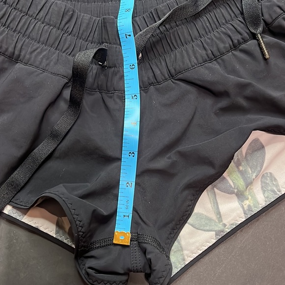 Lululemon reversable cactus short - Picture 7 of 8